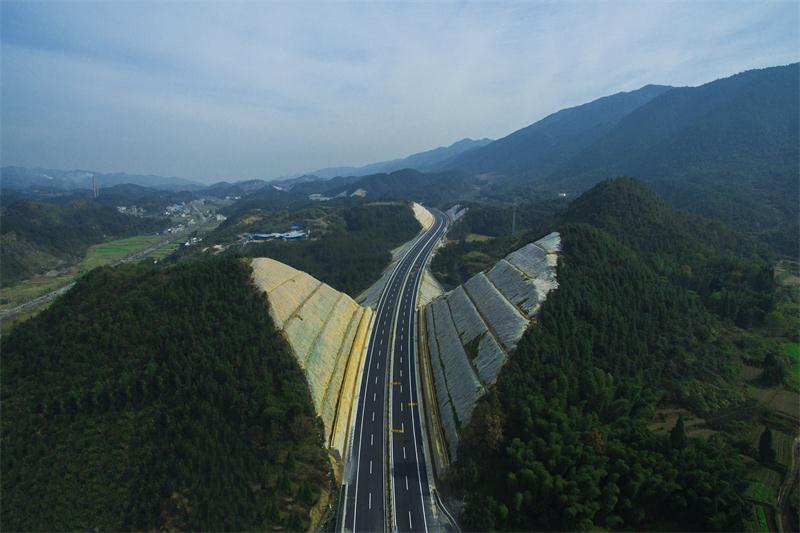 维多利亚老品牌vic(集团)官方网站