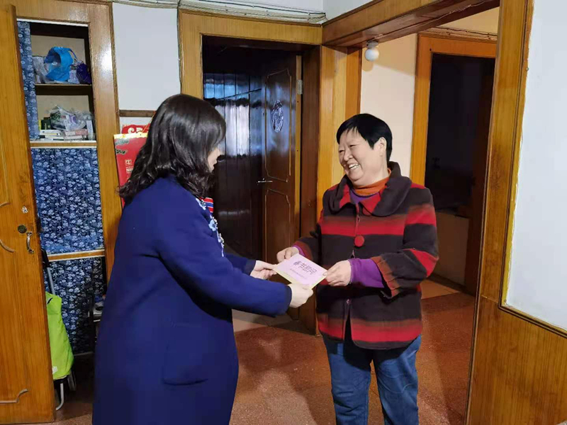 12、2月7日，，，，，，，，李青慰问困难退休群众唐名华_副本.jpg
